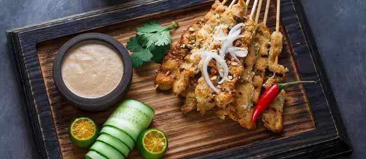 satay with peanut sauce